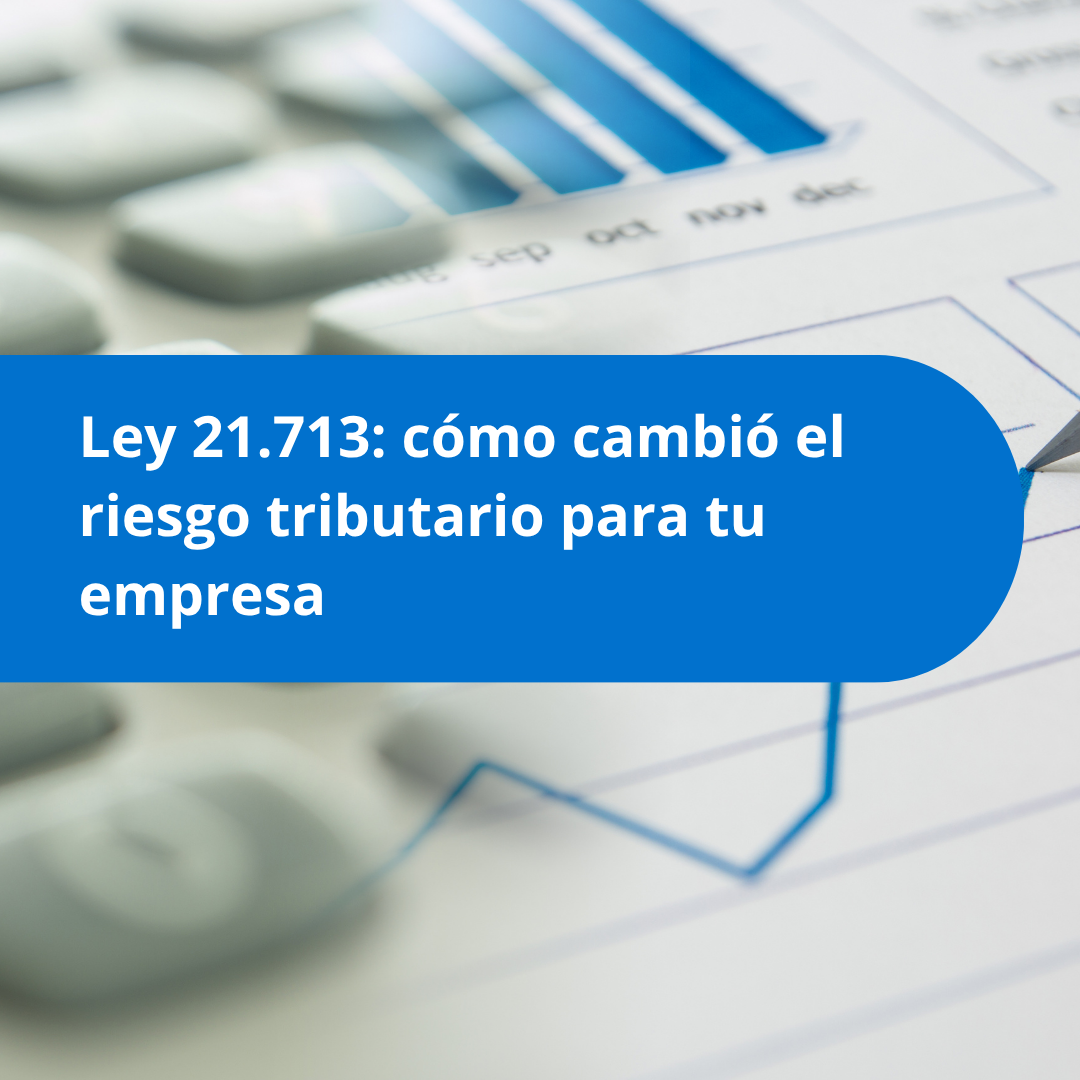 Equipo contable revisando indicadores de cumplimiento tributario en Chile bajo la Ley 21.713